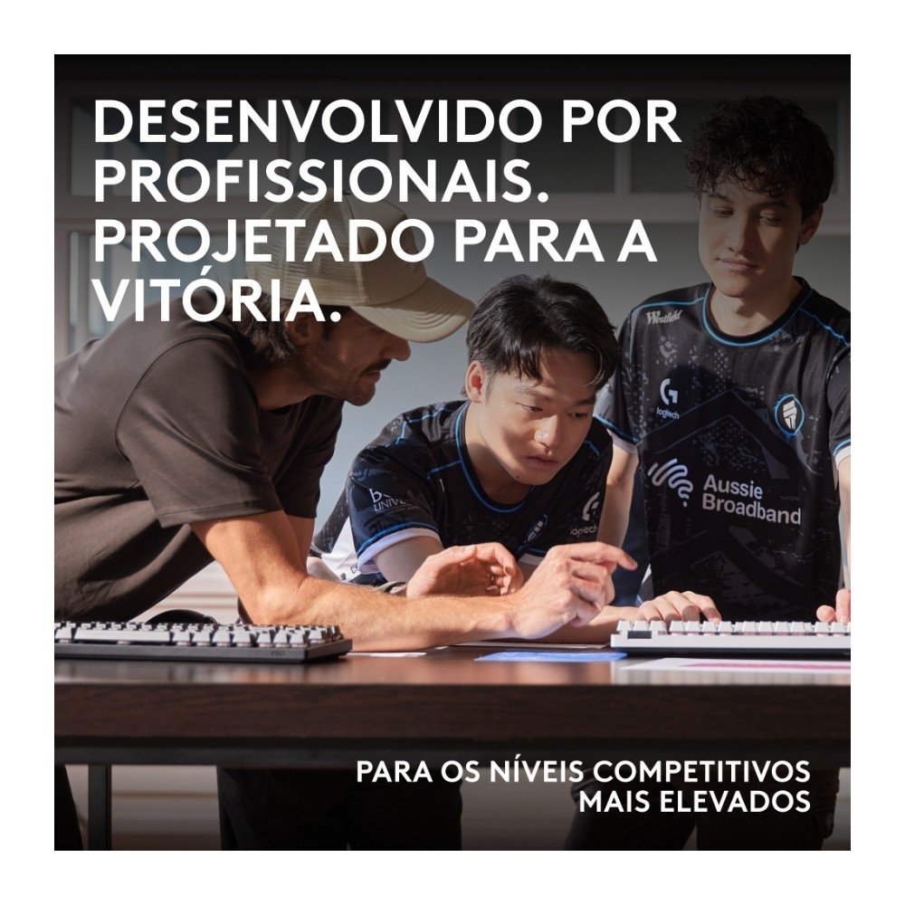 Teclado Sem Fio Mecânico Gamer Logitech G PRO X 60 Lightspeed, RGB, Bluetooth, Compatível com Windows, Branco - 920-011921 Teclado Sem Fio Mecânico Gamer Logitech G PRO X 60 Lightspeed, RGB, Bluetooth, Compatível com Windows, Branco - 920-011921
